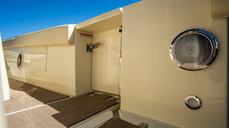 Slide: The Image of Chris-Craft Catalina 2025 - 5748174