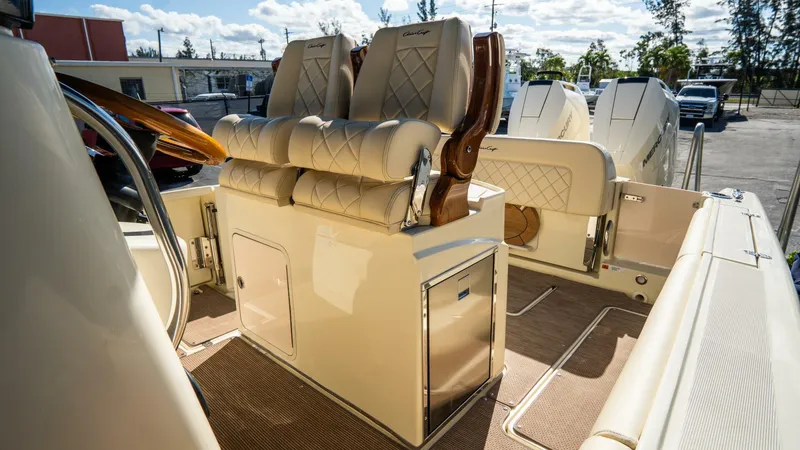 Slide: The Image of Chris-Craft Catalina 2025 - 5748181