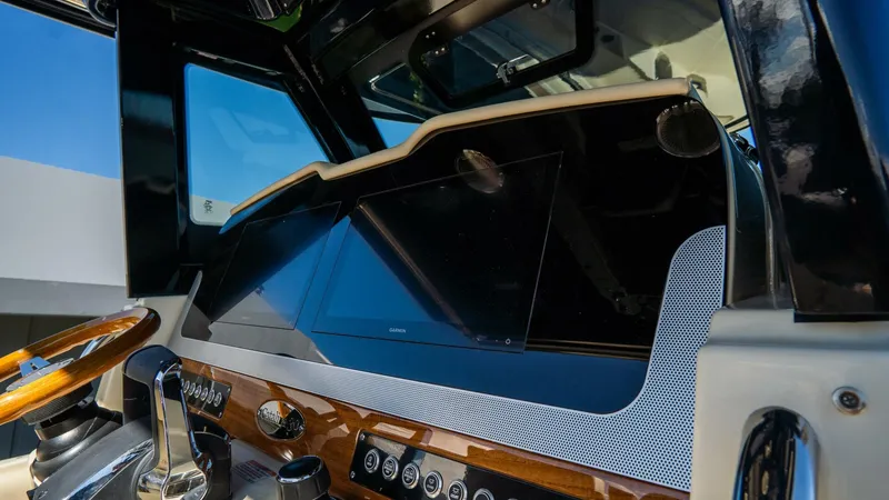 Slide: The Image of Chris-Craft Catalina 2025 - 5748188