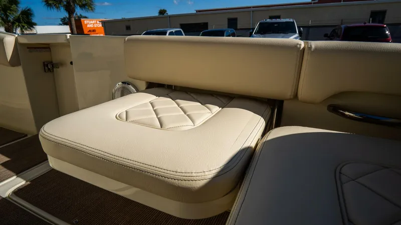 Slide: The Image of Chris-Craft Catalina 2025 - 5748170