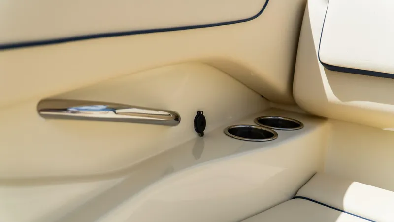 Slide: The Image of Chris-Craft Calypso 2025 - 5747730