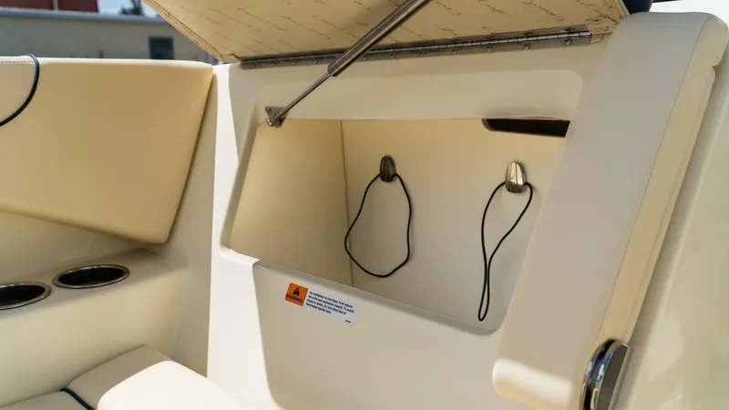 Slide: The Image of Chris-Craft Calypso 2025 - 5747734