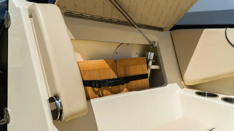 Slide: The Image of Chris-Craft Calypso 2025 - 5747735