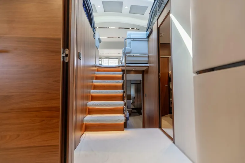 Slide: The Image of Princess S65 2019 - 5987305