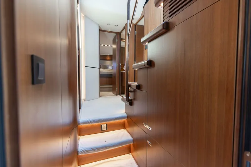 Slide: The Image of Princess S65 2019 - 5987321