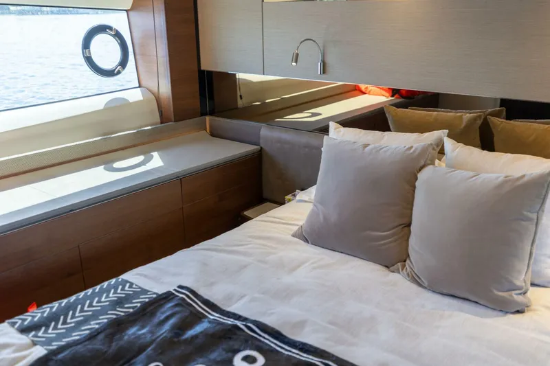 Slide: The Image of Princess S65 2019 - 5987317