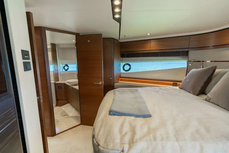 Slide: The Image of Princess S65 2019 - 5987258