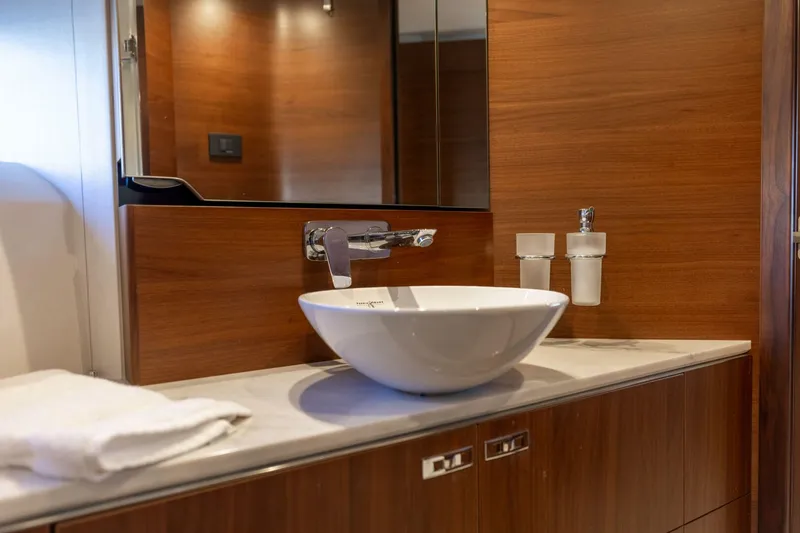 Slide: The Image of Princess S65 2019 - 5987310