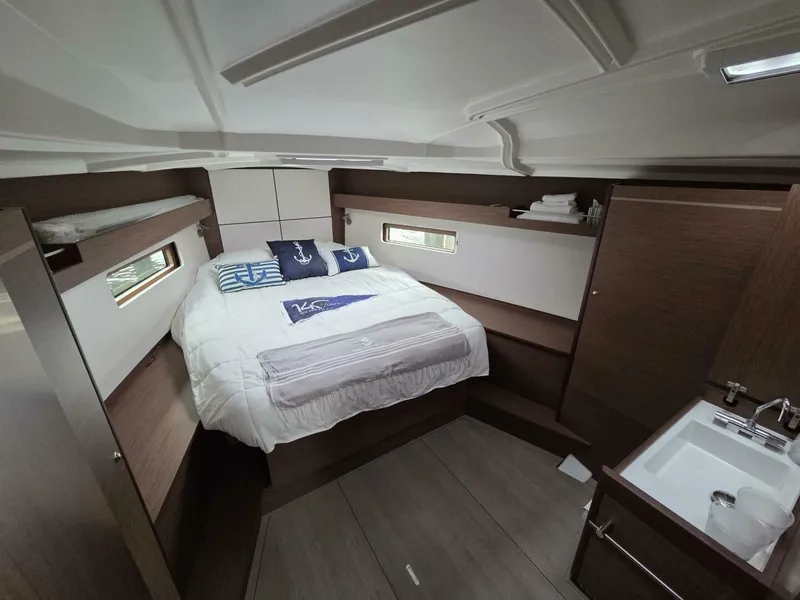 Slide: The Image of Owner's Cabin w/ Queen Berth & Vanity - 5742292