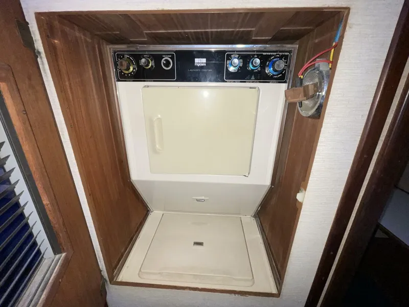 Slide: The Image of Hatteras 48 Motor Yacht 1981 - 5757925