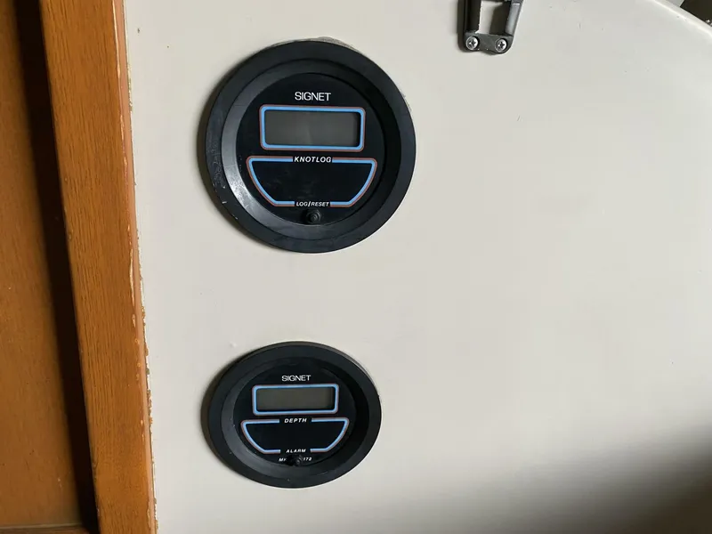 Slide: The Image of Hinterhoeller Nonsuch 26 1984 - 5742674