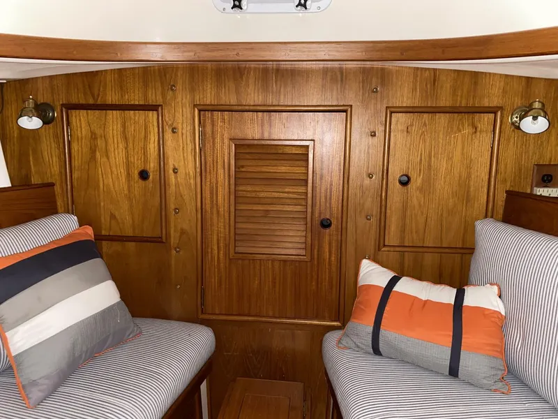 Slide: The Image of Hinterhoeller Nonsuch 26 1984 - 5742710