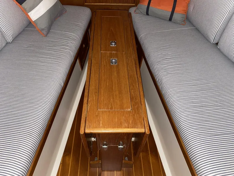 Slide: The Image of Hinterhoeller Nonsuch 26 1984 - 5742711