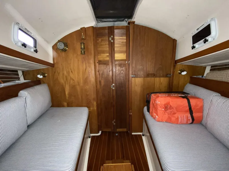 Slide: The Image of Hinterhoeller Nonsuch 26 1984 - 5742724