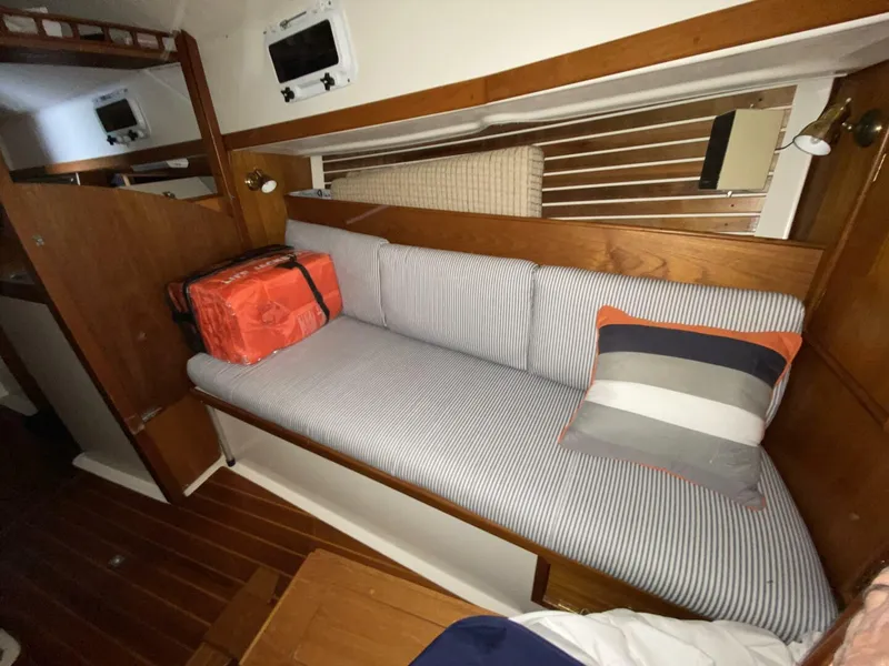 Slide: The Image of Hinterhoeller Nonsuch 26 1984 - 5742727