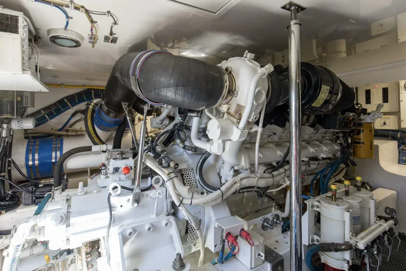 Slide: The Image of 2008 60 Hatteras Blacksmith Engine Room (5) - 5743706