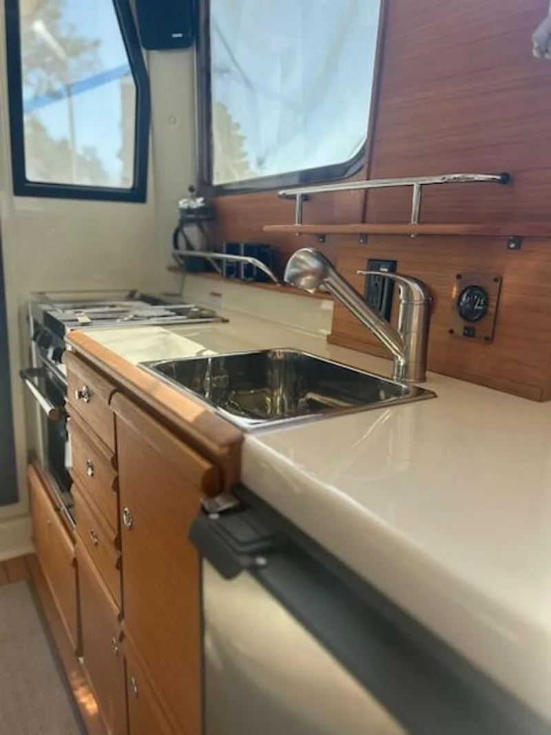 Slide: The Image of Ranger Tug R-27 Luxury Edition 2024 - 5743863