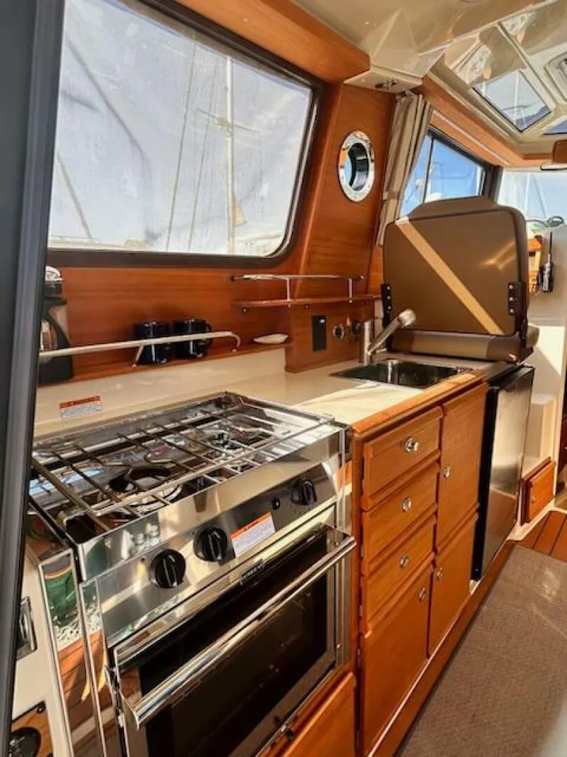 Slide: The Image of Ranger Tug R-27 Luxury Edition 2024 - 5743862