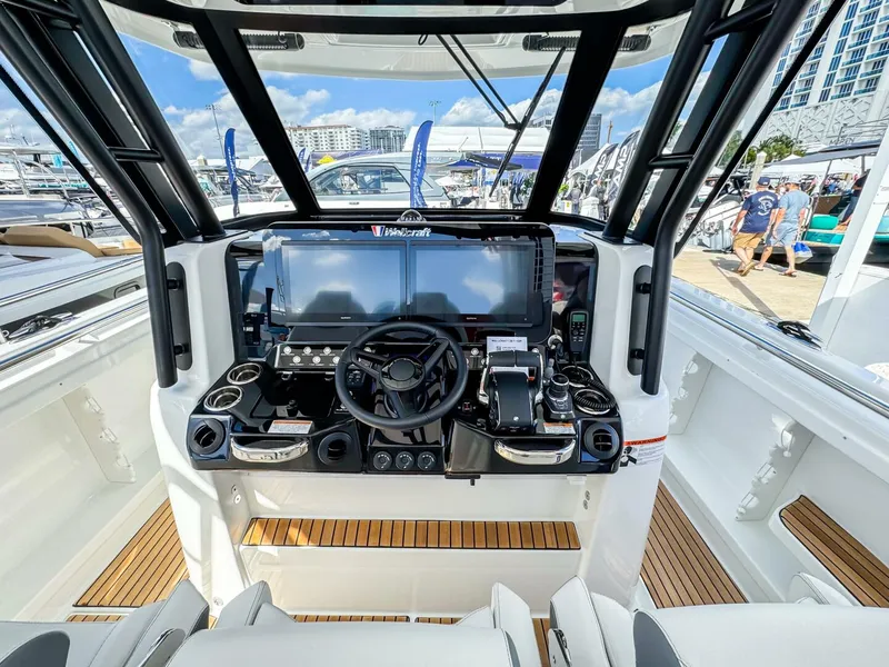 Slide: The Image of Wellcraft 38 T-Top 2026 - 5849558