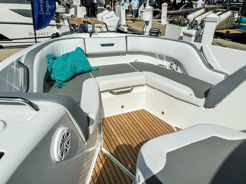 Slide: The Image of Wellcraft 38 T-Top 2026 - 5849564