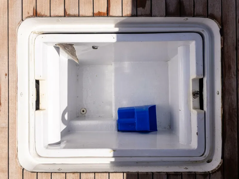 Slide: The Image of Merritt Yachts 55 Convertible 1981 - 5759598