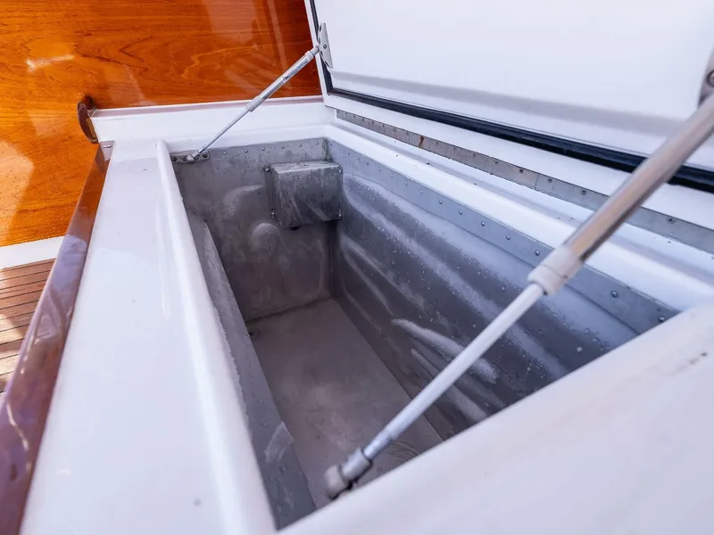 Slide: The Image of Merritt Yachts 55 Convertible 1981 - 5759599