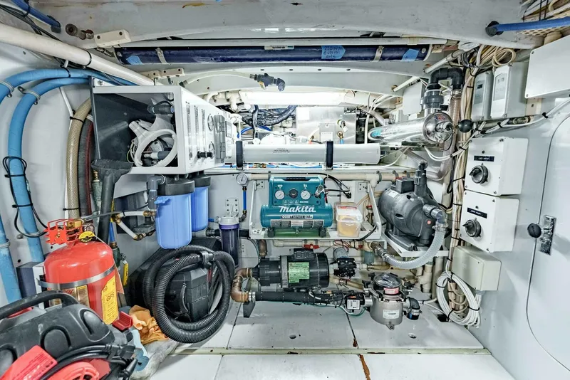 Slide: The Image of Merritt Yachts 55 Convertible 1981 - 5759623