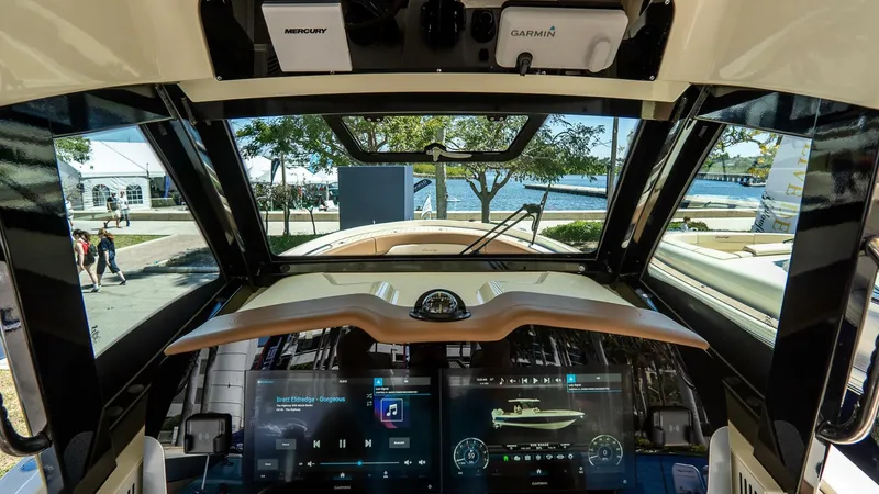 Slide: The Image of Chris-Craft Catalina 2026 - 5799893