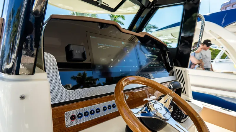 Slide: The Image of Chris-Craft Catalina 2026 - 5799951