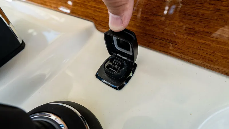 Slide: The Image of Chris-Craft Catalina 2026 - 5799947