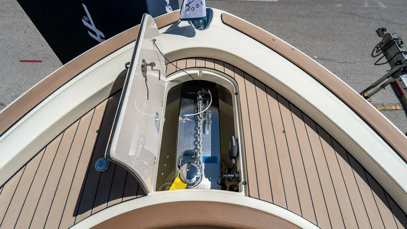 Slide: The Image of Chris-Craft Catalina 2026 - 5799911