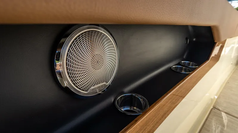 Slide: The Image of Chris-Craft Catalina 2026 - 5799935