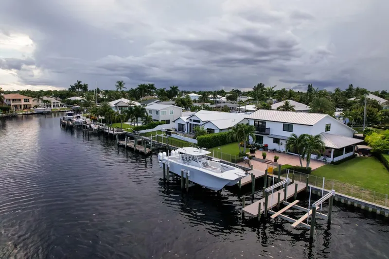 Slide: The Image of Front Runner 43 2025 - 5793428