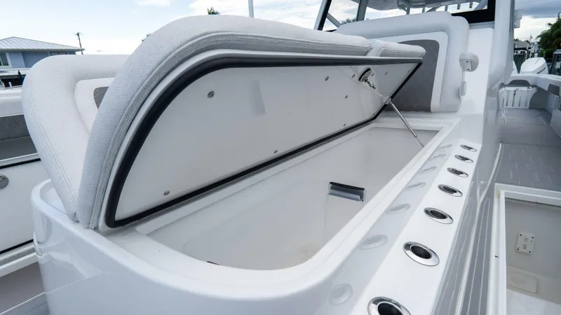 Slide: The Image of Front Runner 43 2025 - 5821622