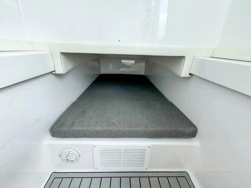 Slide: The Image of Front Runner 36 2023 - 5790171