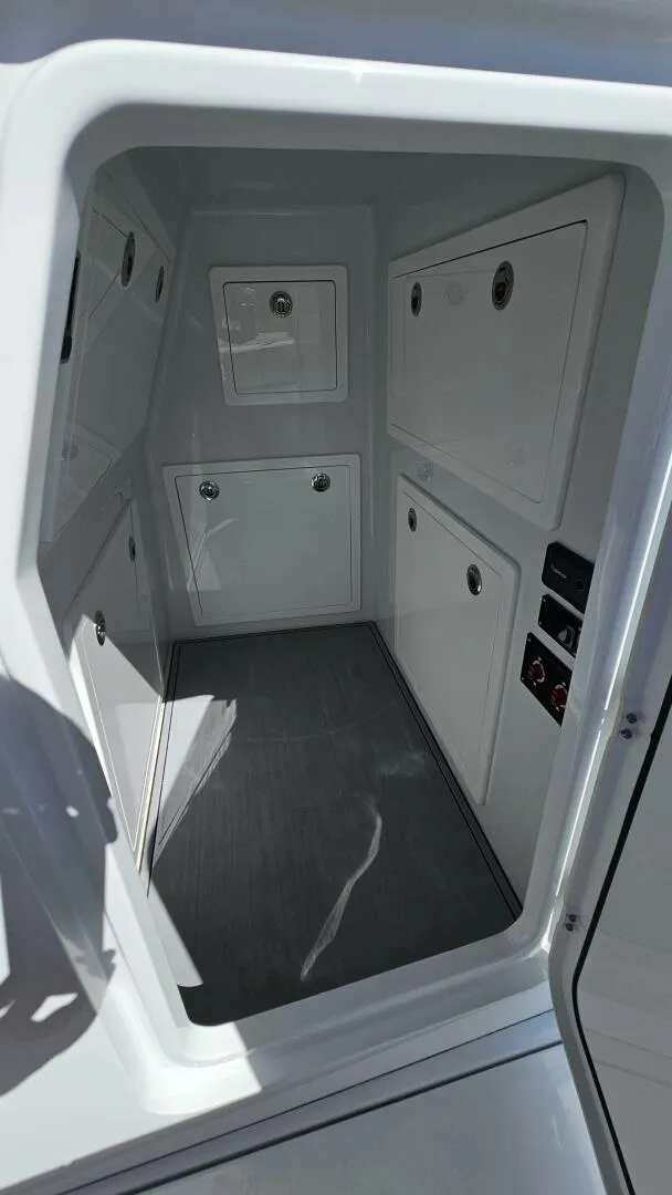 Slide: The Image of Costa Custom 34SV 2025 - 5746292