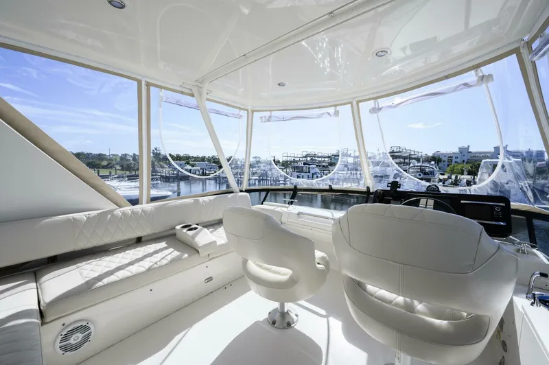 Slide: The Image of Carver 40 - SEAS THE DAY - Helm 2017 Carver C40 - SEAS THE DAY - 7680040