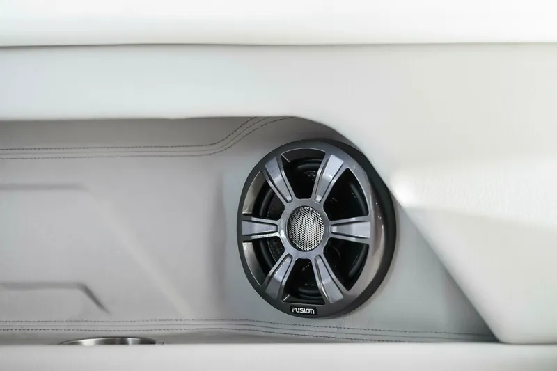 Slide: The Image of Regal 28 Express 2020 - 5746721