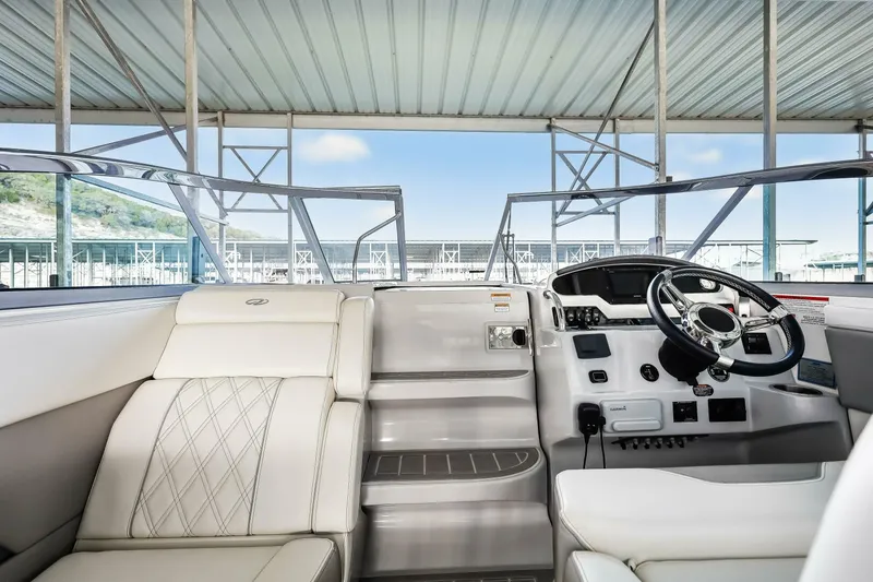 Slide: The Image of Regal 28 Express 2020 - 5746715