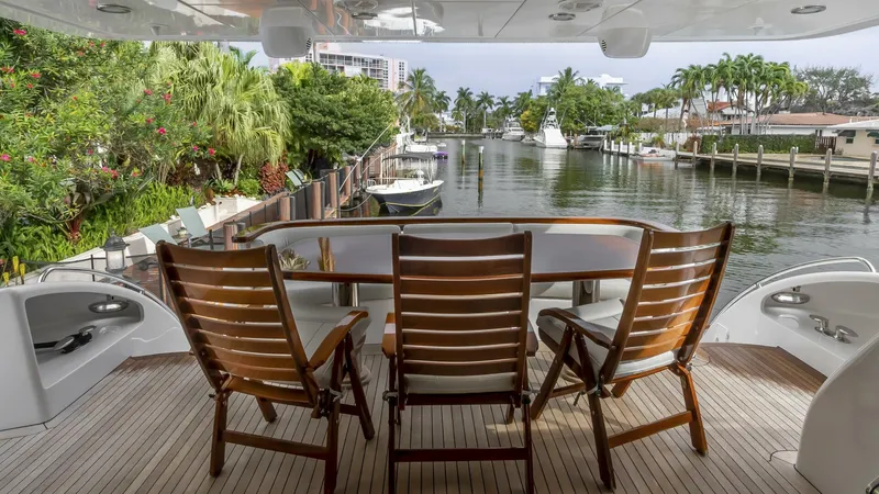 Slide: The Image of Hatteras 80 Gallopin- Cockpit Dinette 2007 Hatteras 80 Gallopin - 5746640