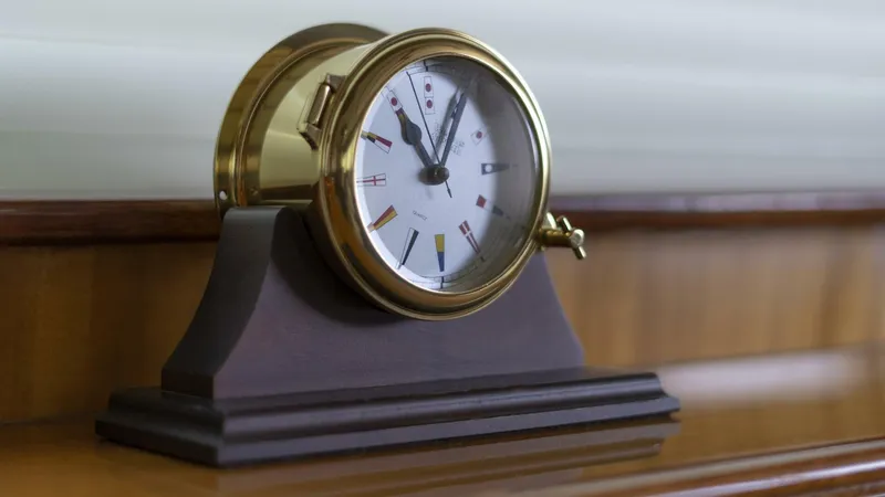 Slide: The Image of Hatteras 80 Gallopin- Decor 2007 Hatteras 80 Gallopin - 5746660