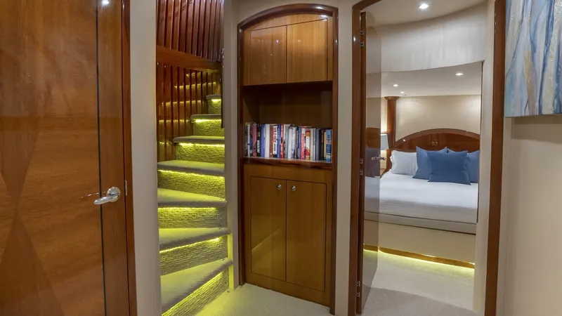 Slide: The Image of Hatteras 80 Gallopin- Stairway 2007 Hatteras 80 Gallopin - 5746664