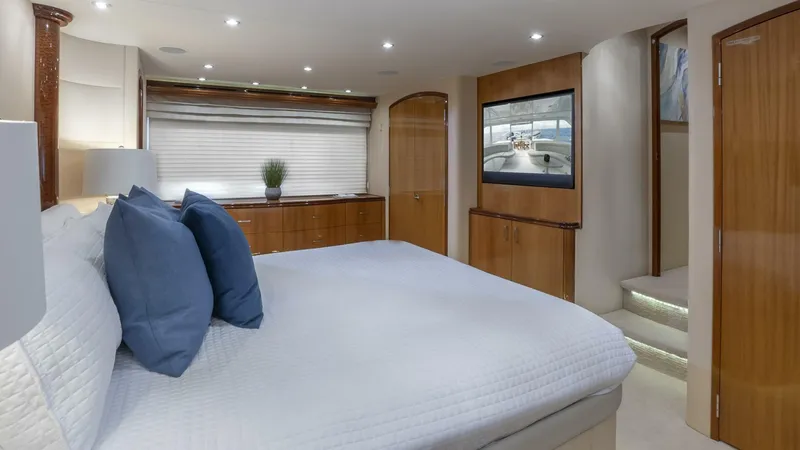 Slide: The Image of Hatteras 80 Gallopin-Master Stateroom 2007 Hatteras 80 Gallopin - 5746670