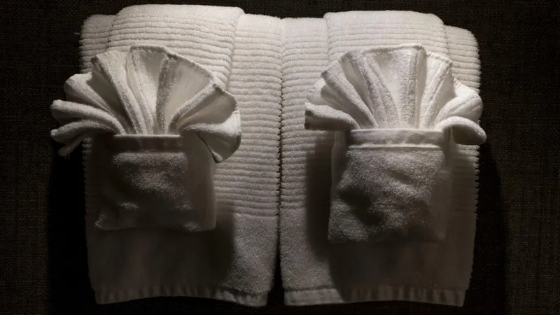 Slide: The Image of Hatteras 80 Gallopin- Decor 2007 Hatteras 80 Gallopin - 5746900