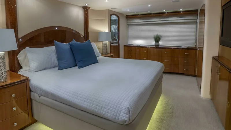 Slide: The Image of Hatteras 80 Gallopin-Master Stateroom 2007 Hatteras 80 Gallopin - 7648127