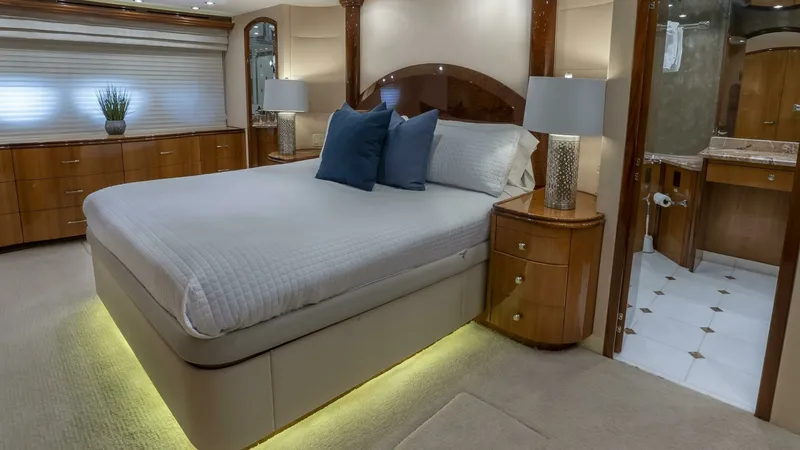 Slide: The Image of Hatteras 80 Gallopin-Master Stateroom 2007 Hatteras 80 Gallopin - 7648128
