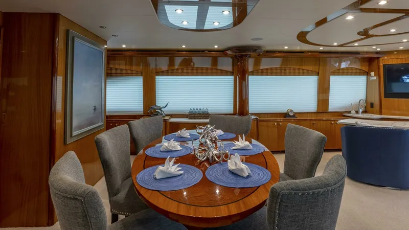 Slide: The Image of Hatteras 80 Gallopin- Salon Dinette 2007 Hatteras 80 Gallopin - 7648116