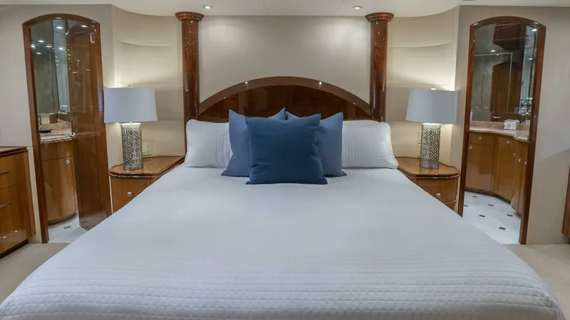 Slide: The Image of Hatteras 80 Gallopin-Master Stateroom 2007 Hatteras 80 Gallopin - 7648126