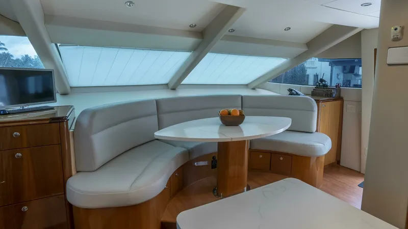 Slide: The Image of Hatteras 80 Gallopin- Dinette 2007 Hatteras 80 Gallopin - 7648122