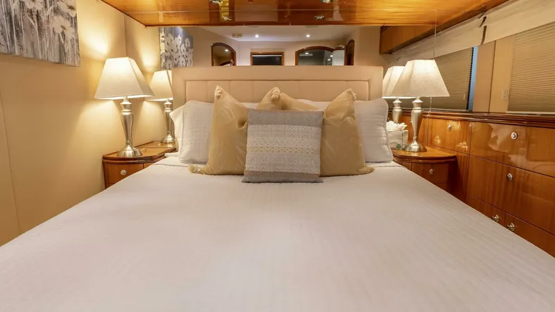 Slide: The Image of Hatteras 80 Gallopin- VIP Stateroom 2007 Hatteras 80 Gallopin - 7648140
